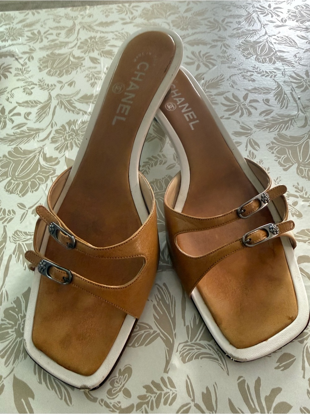 Vintage Chanel CC Leather Slide Sandals Kitten Heel Italy 39.5